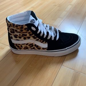 Like new Women’s Vans size 8 Sk8-Hi